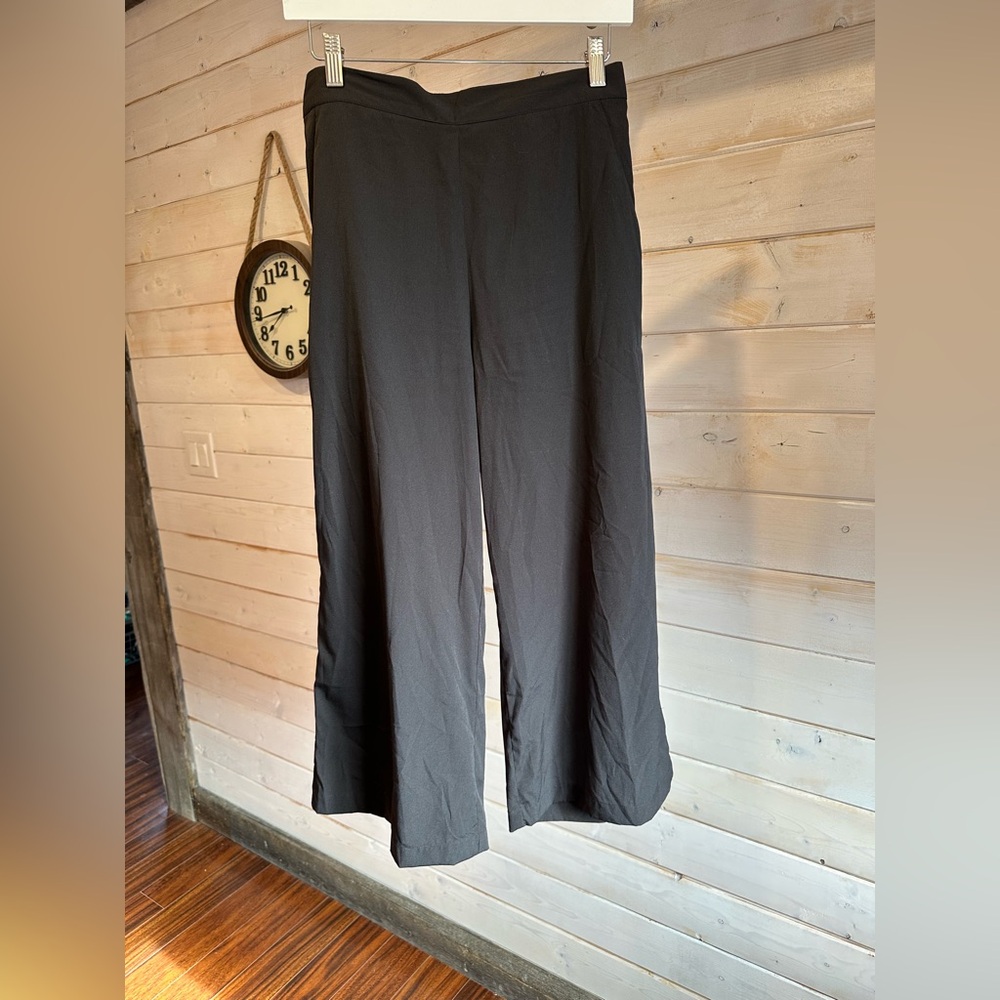 Japna | Black Lightweight Cropped Pants